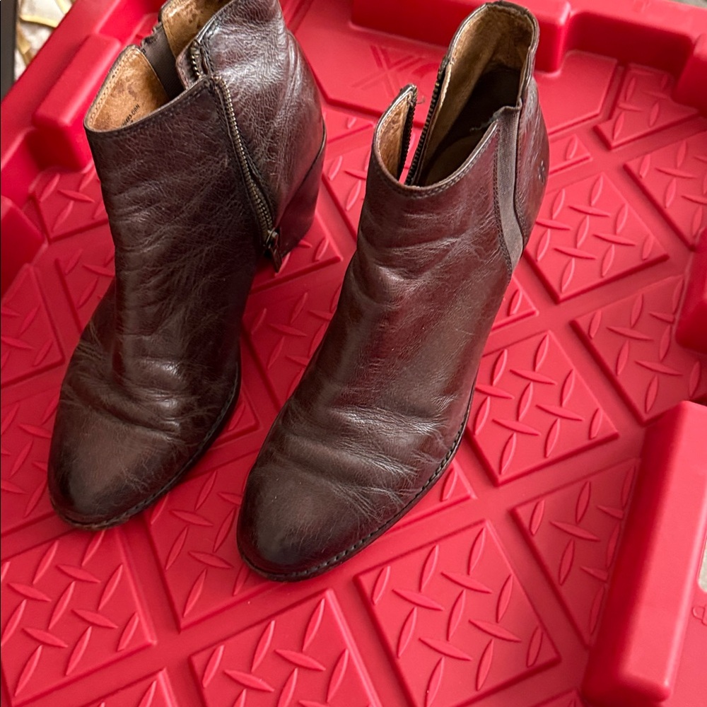 Elegant Brown Heeled Boots- Frye brand